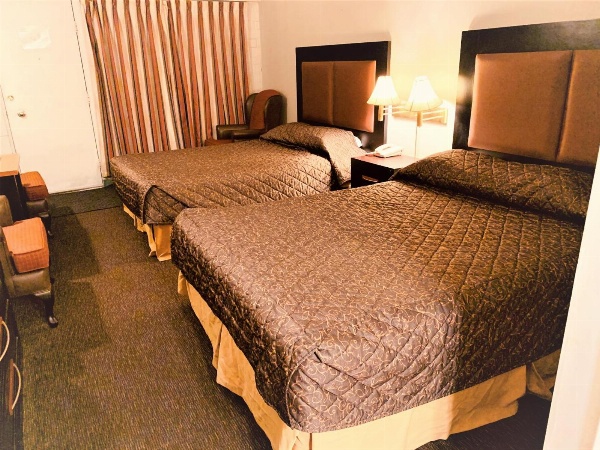 Red Carpet Inn & Suites image 3